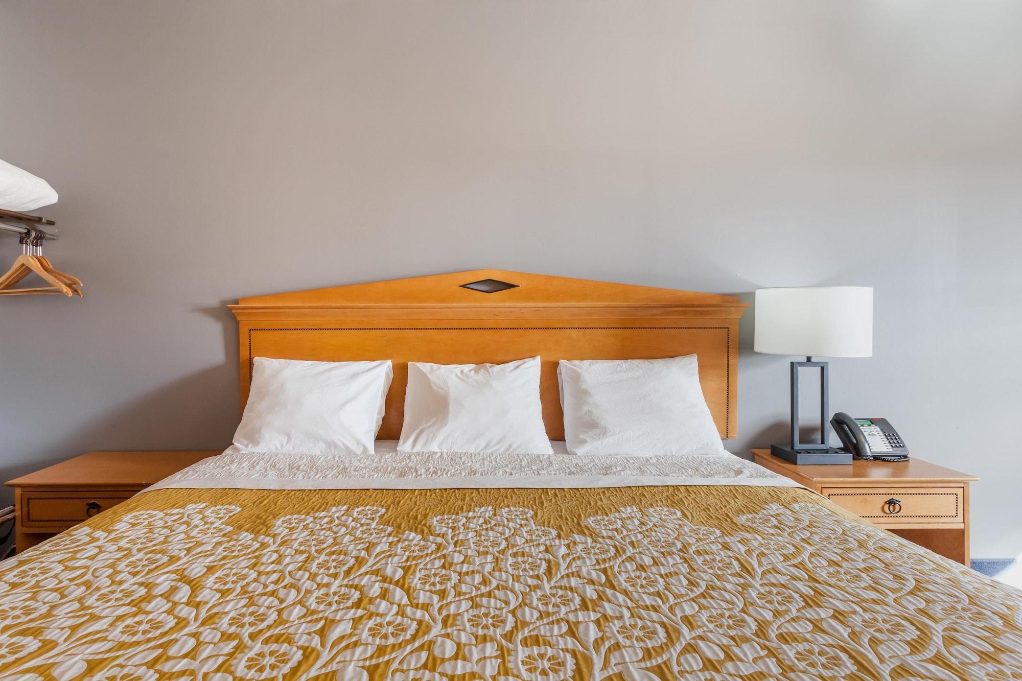 Days Inn & Suites By Wyndham Lancaster Amish Country Mountville Екстериор снимка