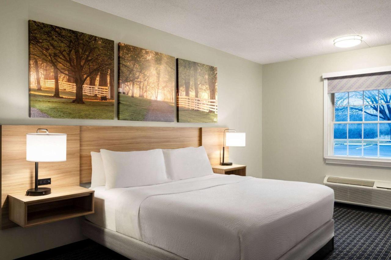 Days Inn & Suites By Wyndham Lancaster Amish Country Mountville Екстериор снимка