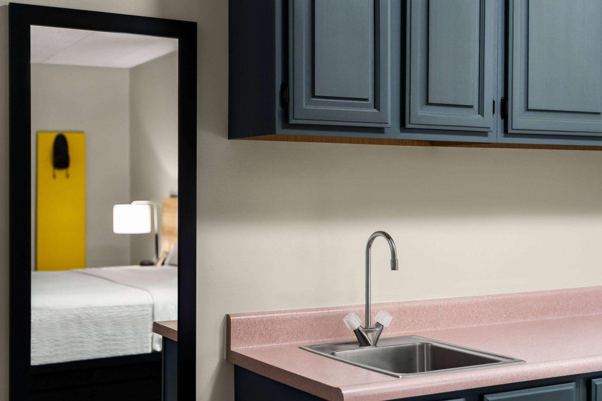 Days Inn & Suites By Wyndham Lancaster Amish Country Mountville Екстериор снимка