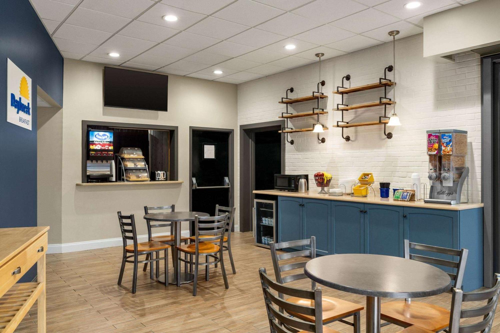 Days Inn & Suites By Wyndham Lancaster Amish Country Mountville Екстериор снимка