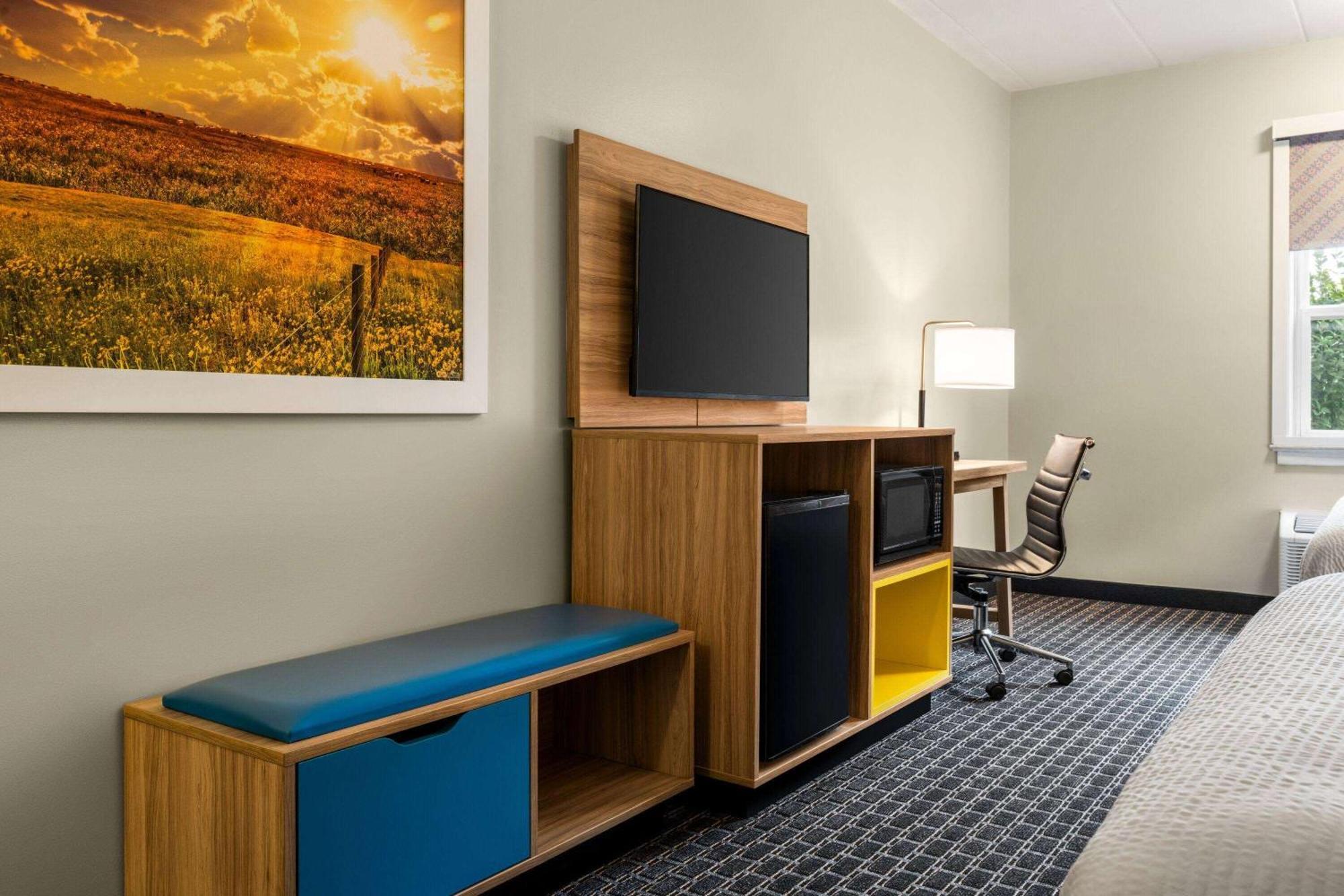Days Inn & Suites By Wyndham Lancaster Amish Country Mountville Екстериор снимка