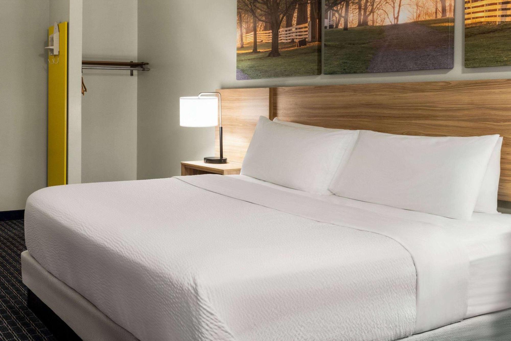 Days Inn & Suites By Wyndham Lancaster Amish Country Mountville Екстериор снимка