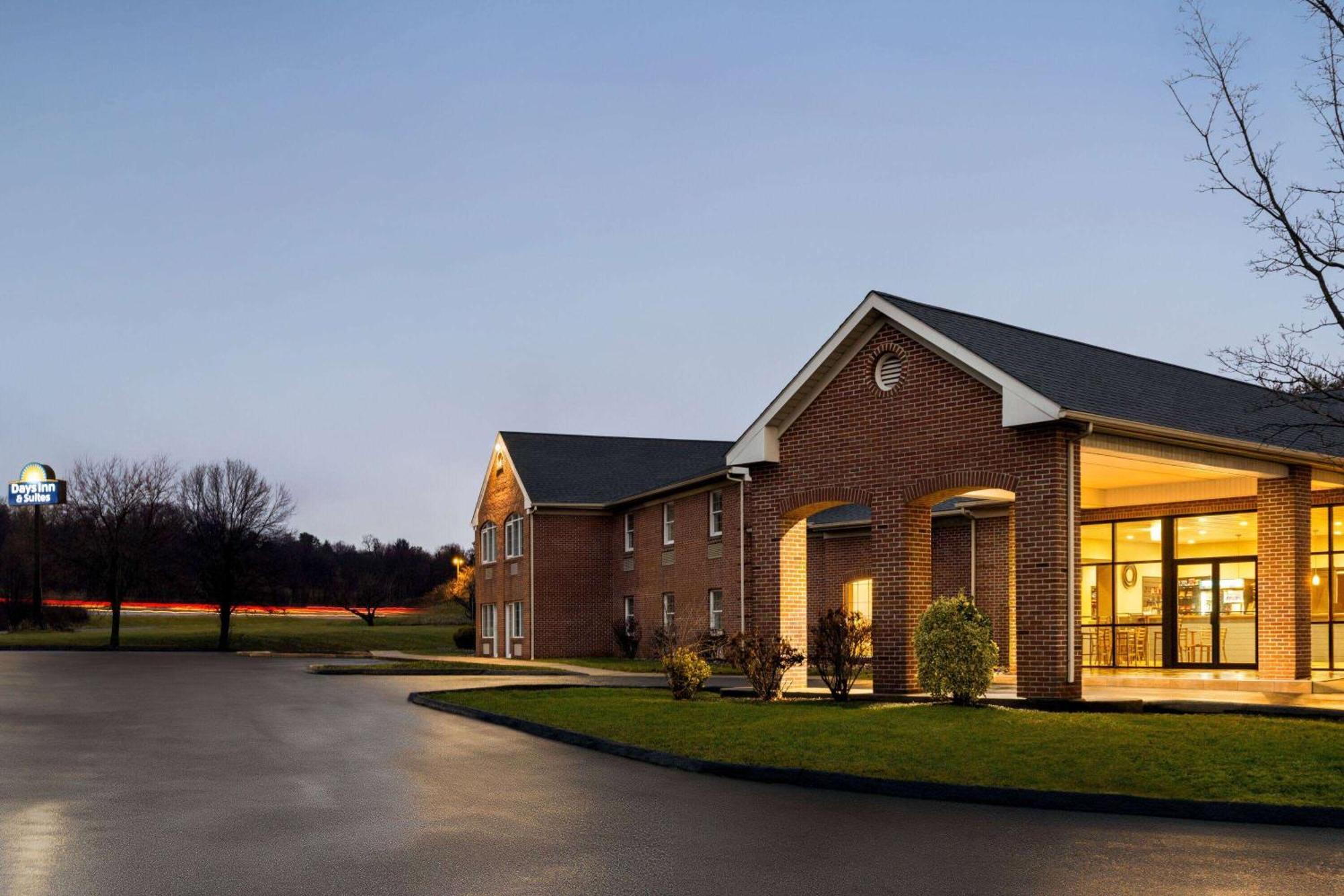 Days Inn & Suites By Wyndham Lancaster Amish Country Mountville Екстериор снимка