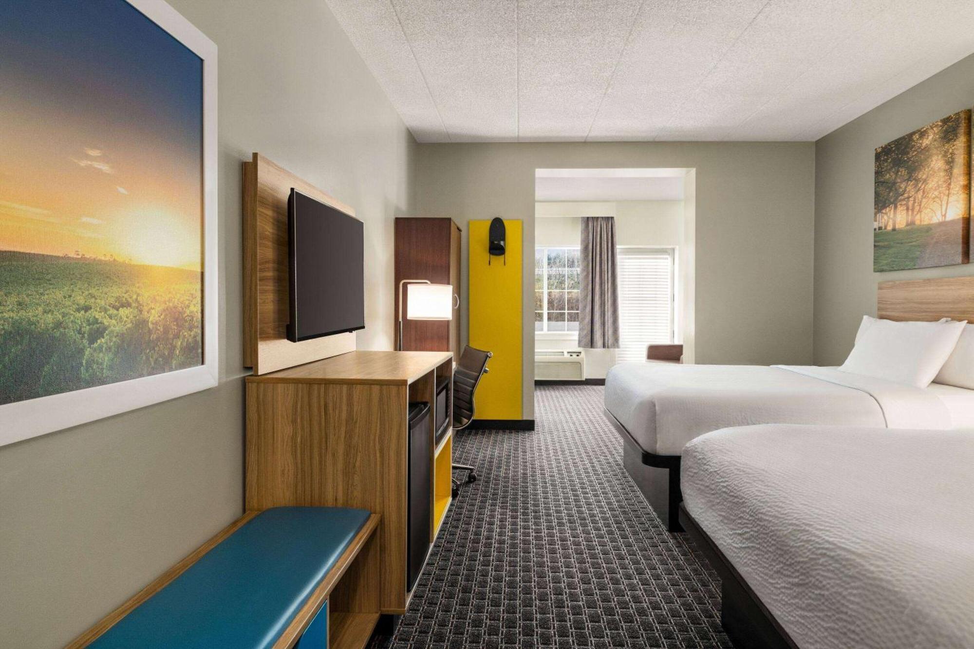 Days Inn & Suites By Wyndham Lancaster Amish Country Mountville Екстериор снимка