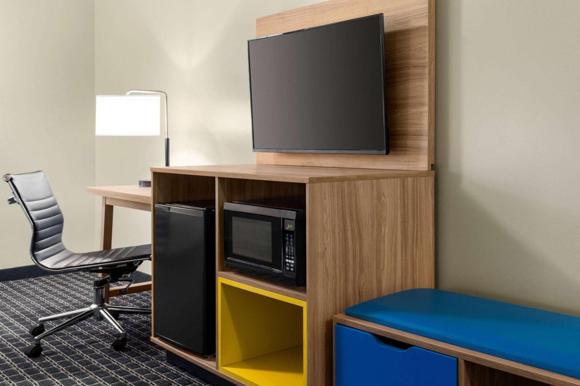 Days Inn & Suites By Wyndham Lancaster Amish Country Mountville Екстериор снимка