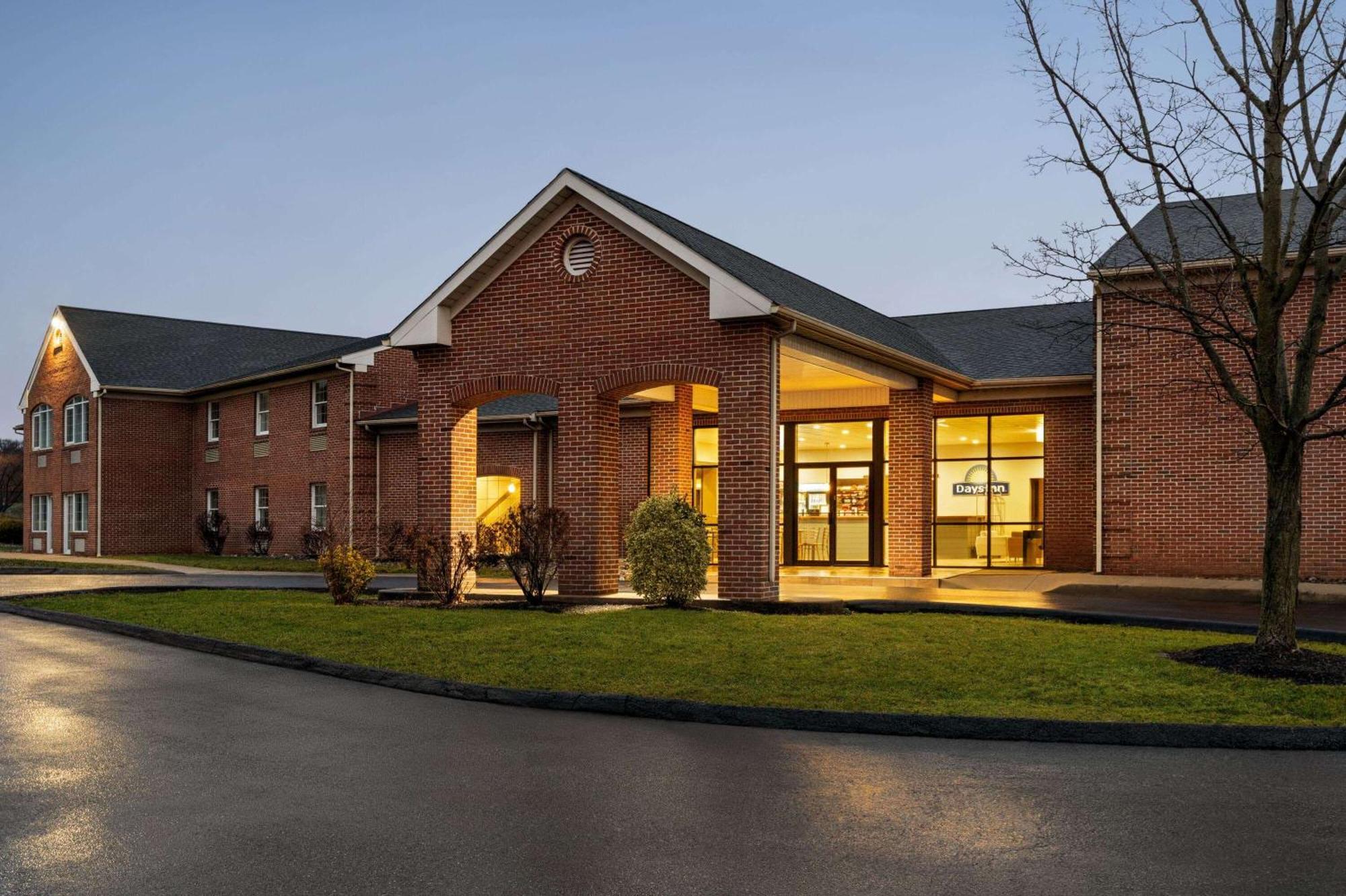 Days Inn & Suites By Wyndham Lancaster Amish Country Mountville Екстериор снимка