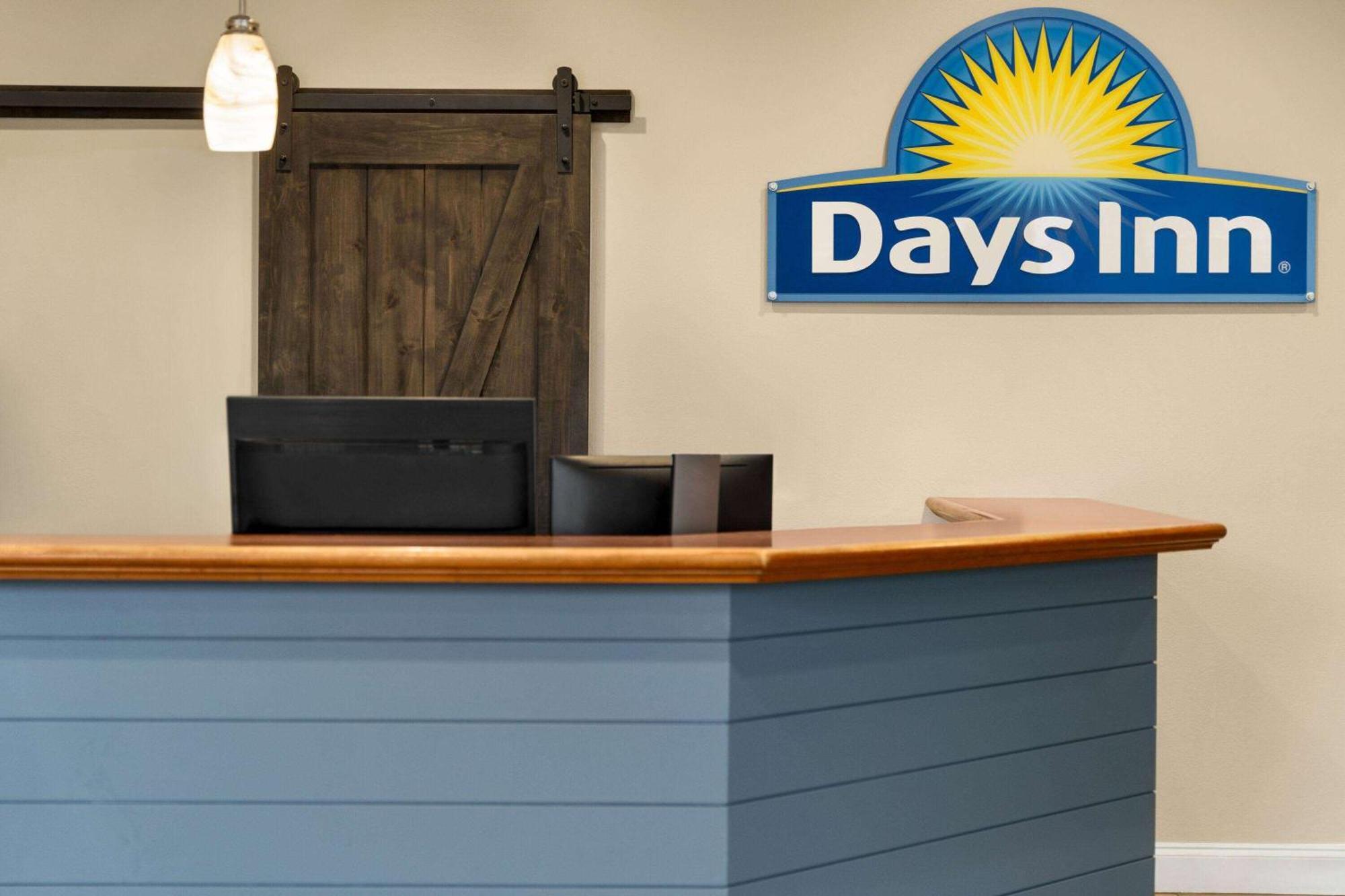 Days Inn & Suites By Wyndham Lancaster Amish Country Mountville Екстериор снимка